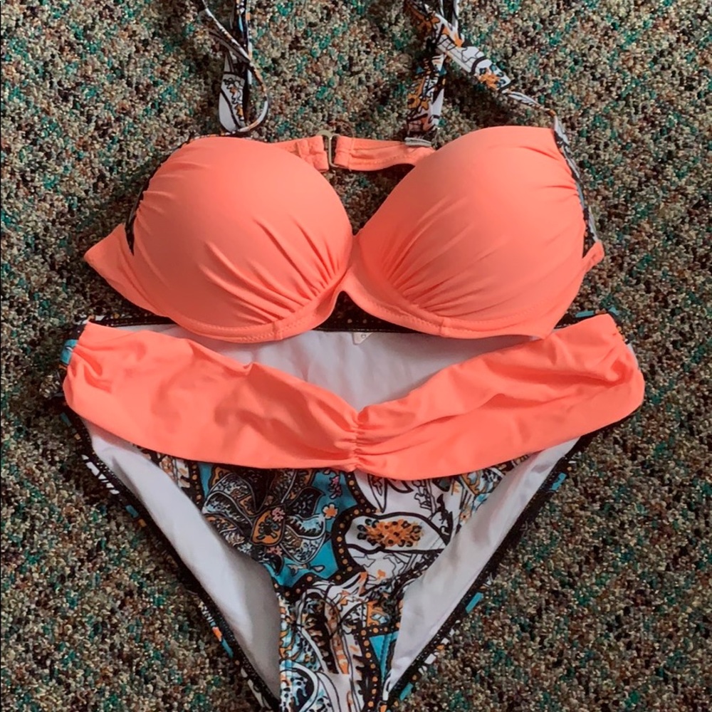 Women’s bathing suit